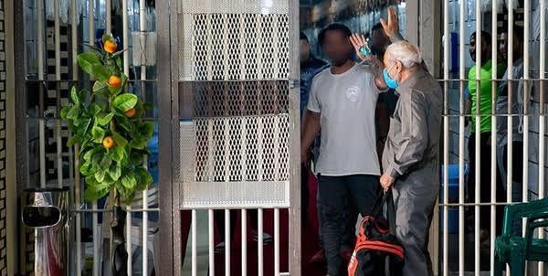 بازگشت کهنسال‌ترین زندانی غیرعمد لرستان به آغوش خانواده